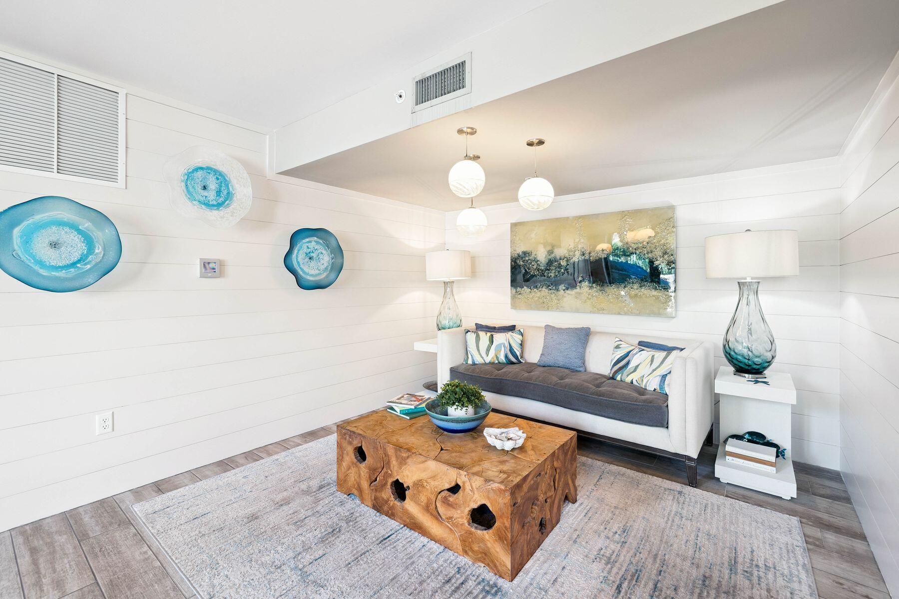 4463 W County Hwy 30A, 400