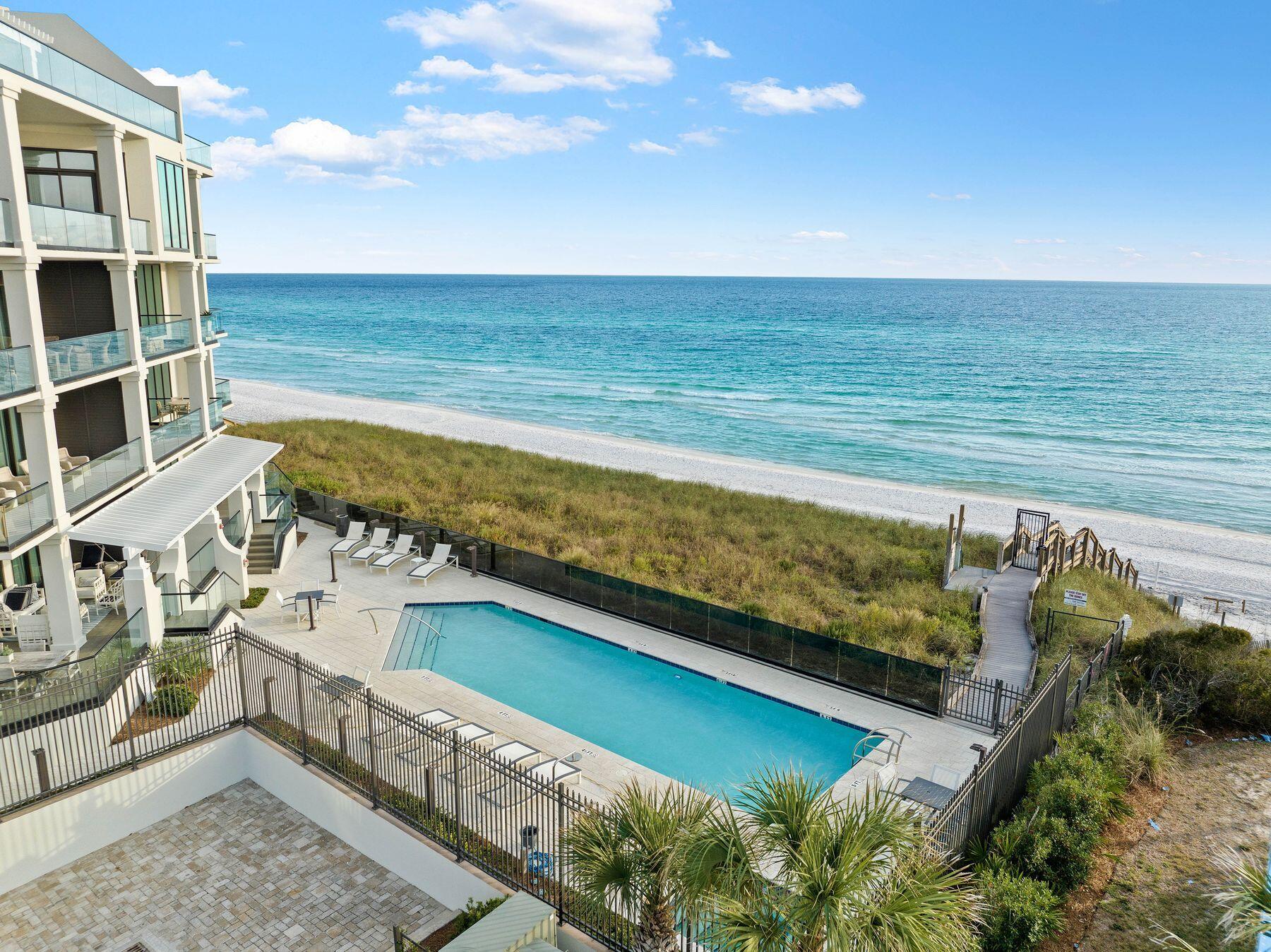 4463 W County Hwy 30A, 400