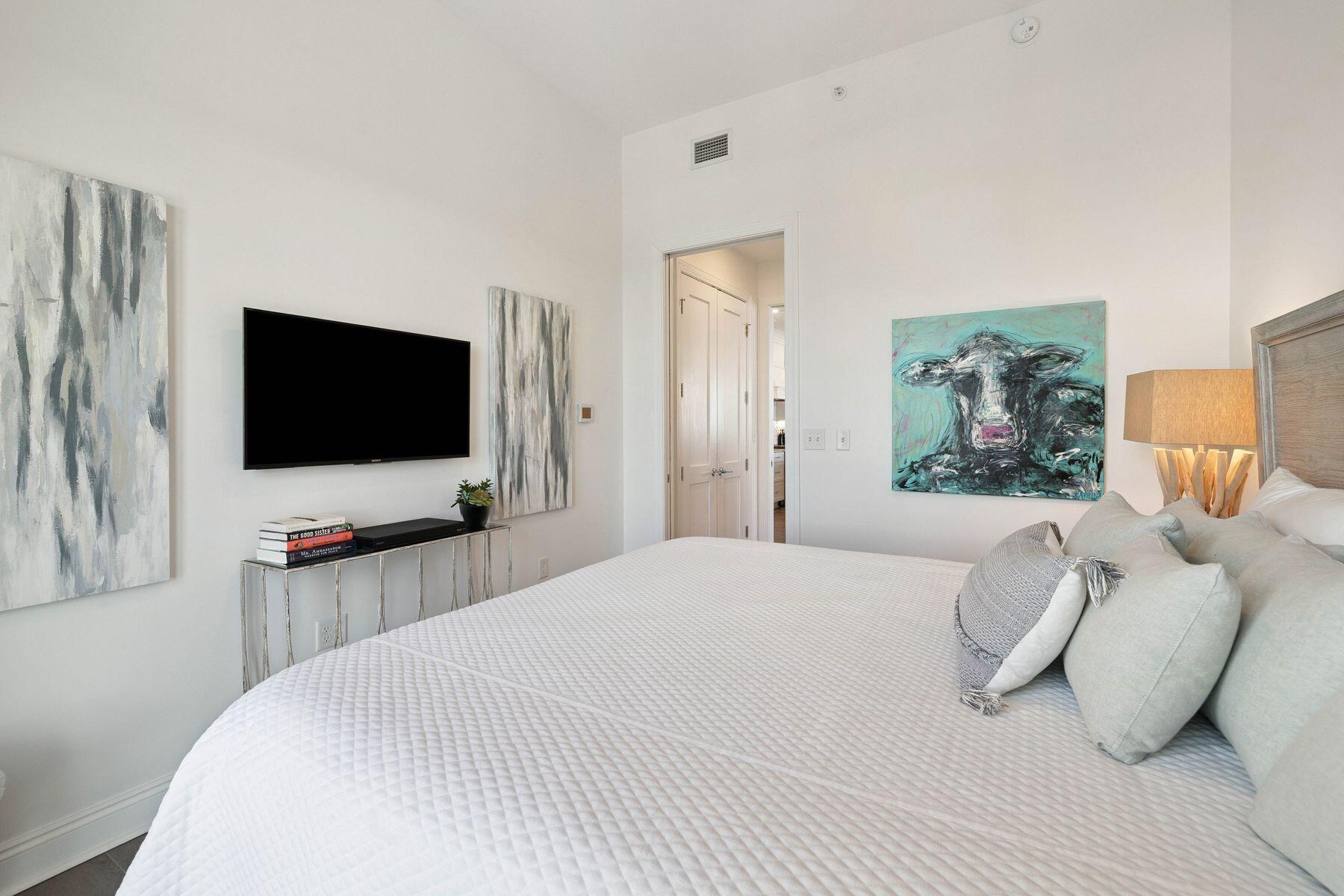 4463 W County Hwy 30A, 400