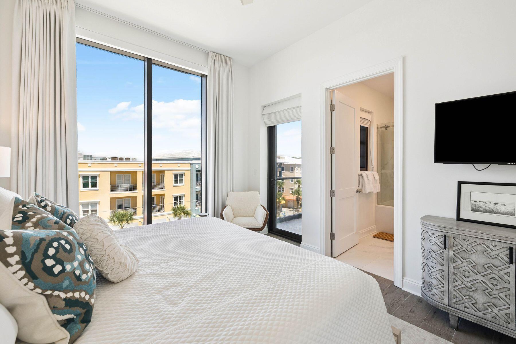 4463 W County Hwy 30A, 400