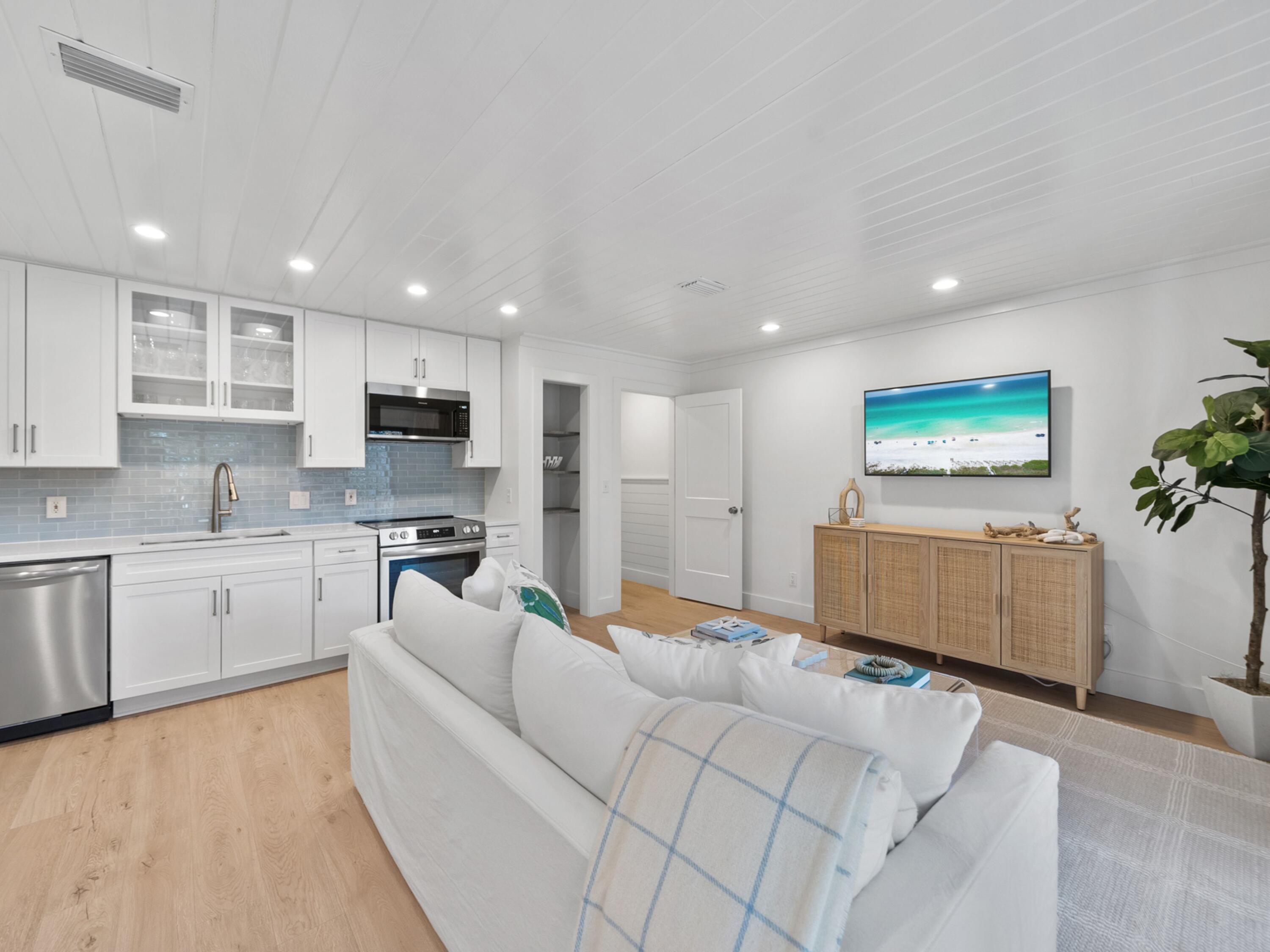 81 S Orange Street, 205