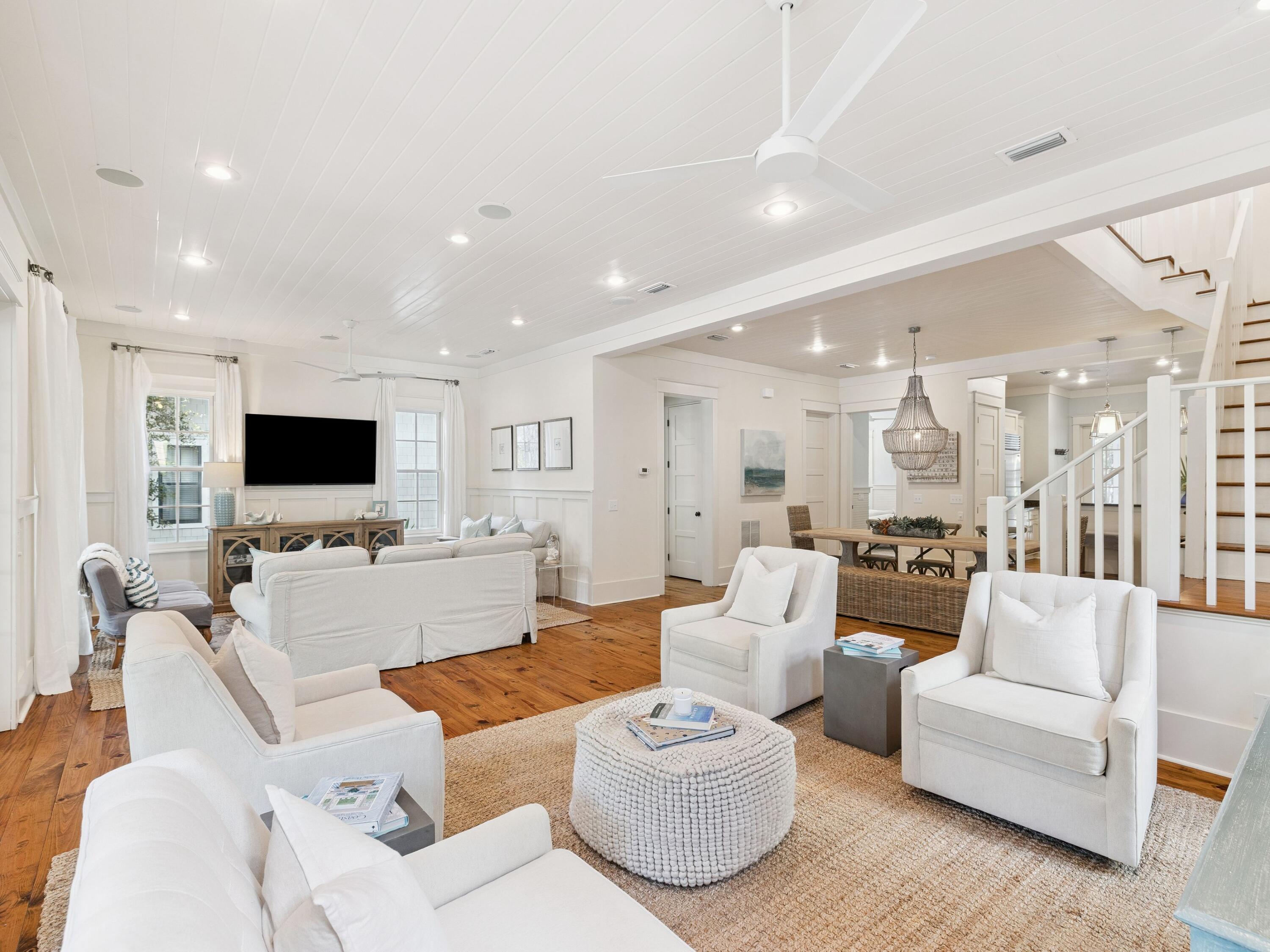 235 W Lake Forest Drive