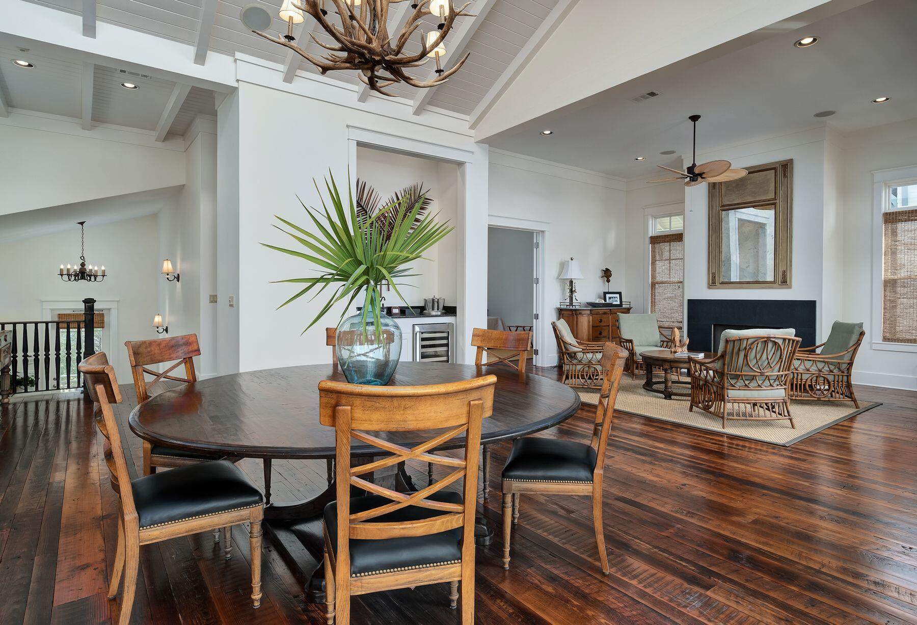 244 W Bermuda Drive