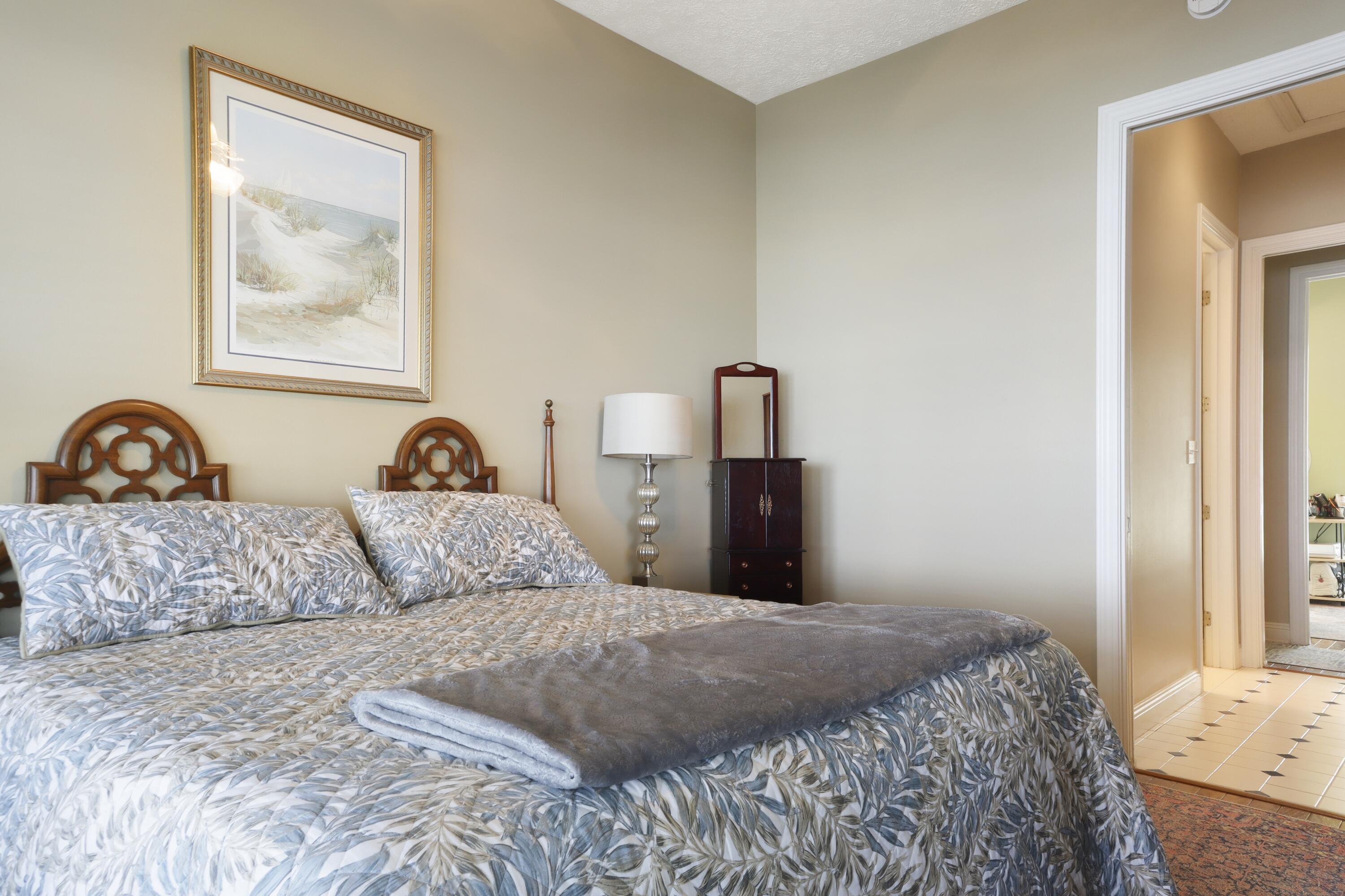 5884 E Bay Boulevard