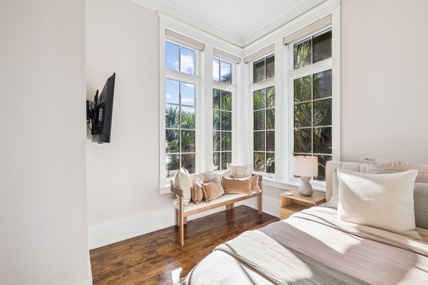 131 W St Lucia Lane