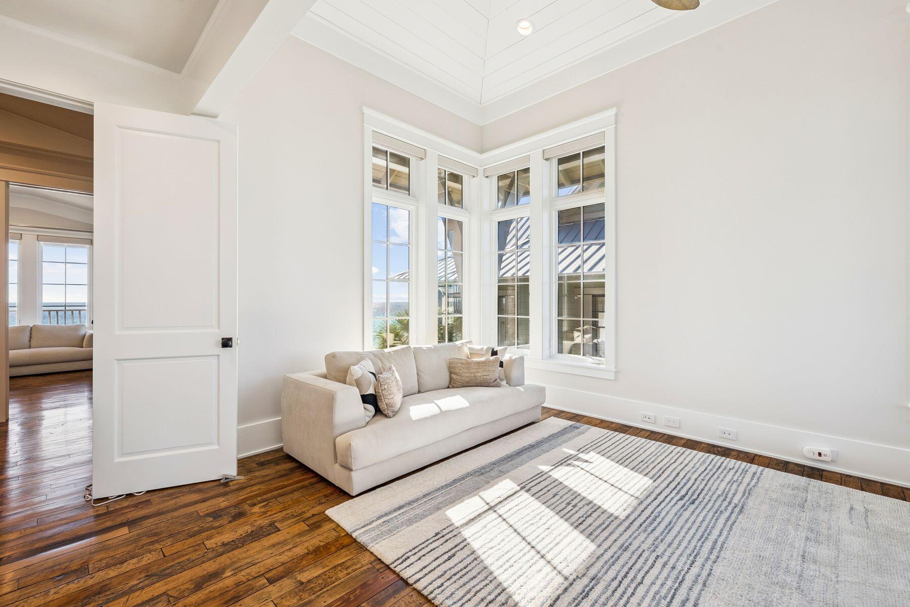 131 W St Lucia Lane