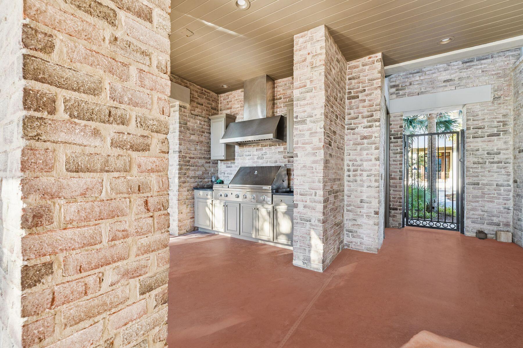 131 W St Lucia Lane