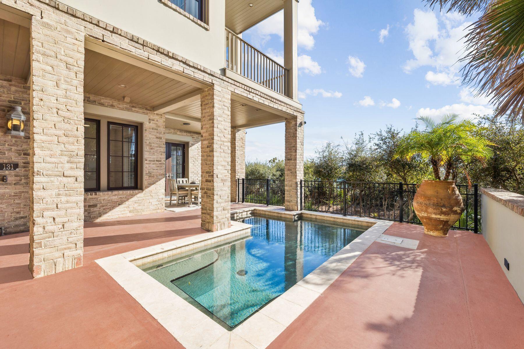 131 W St Lucia Lane