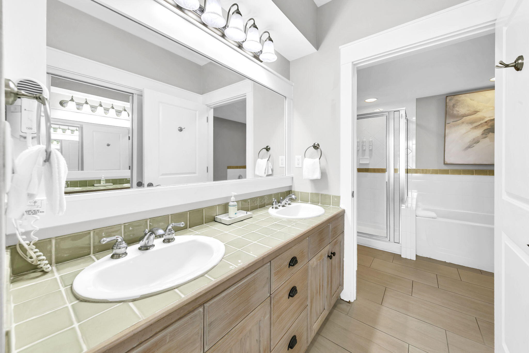 9100 Baytowne Wharf Boulevard 458/460