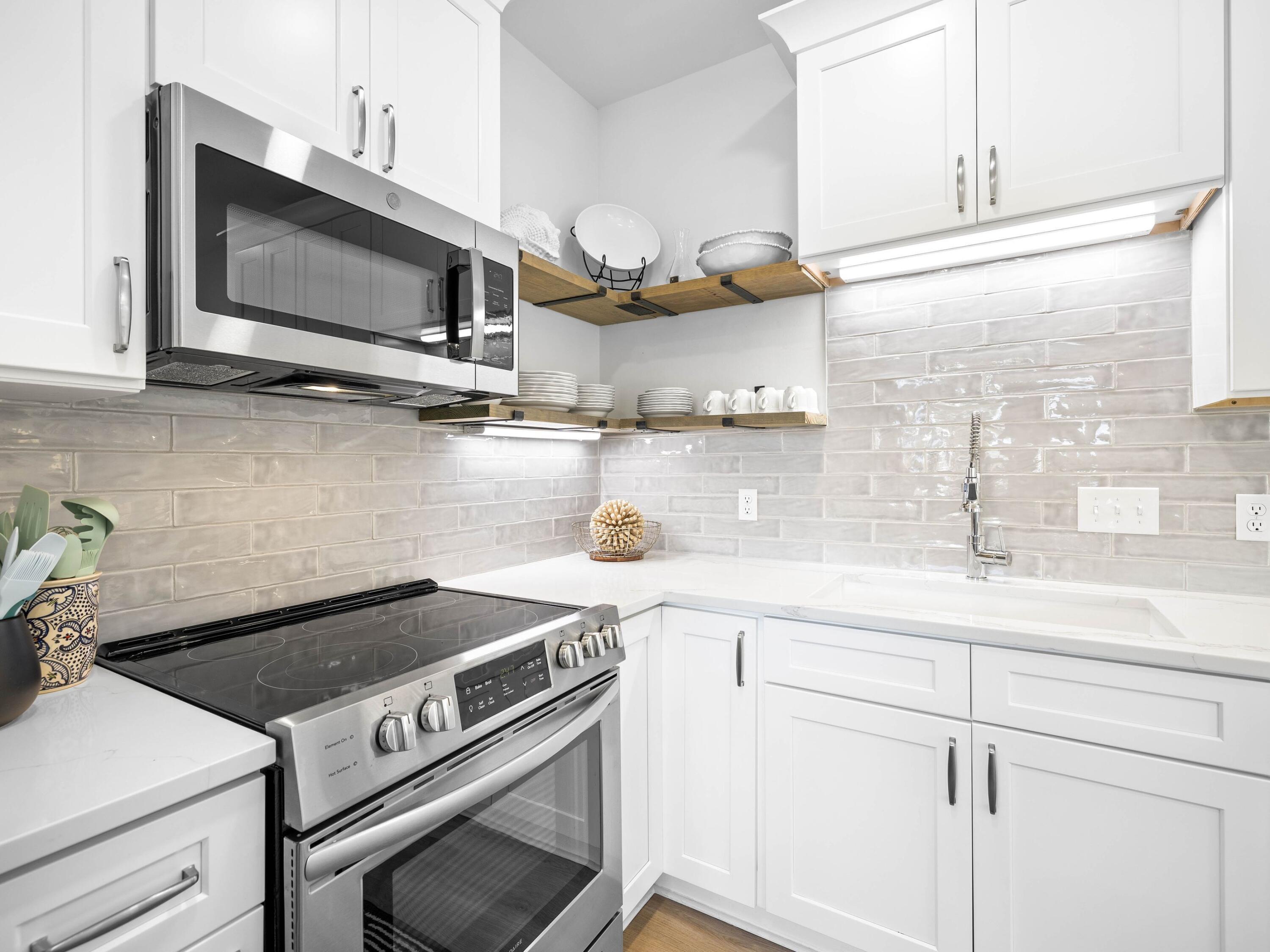 3604 East County Highway 30A D6