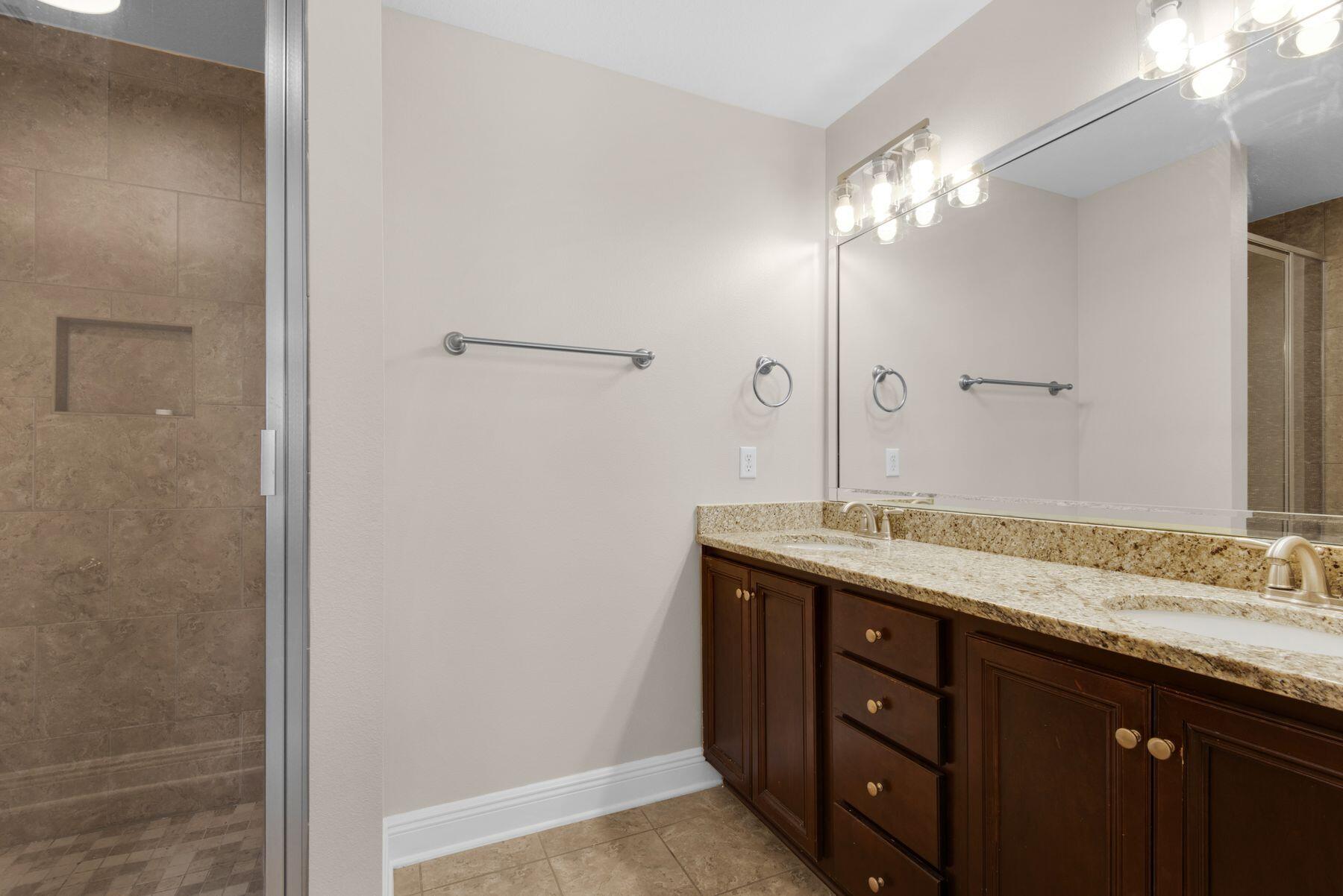 17 W Shady Oaks Lane UNIT C