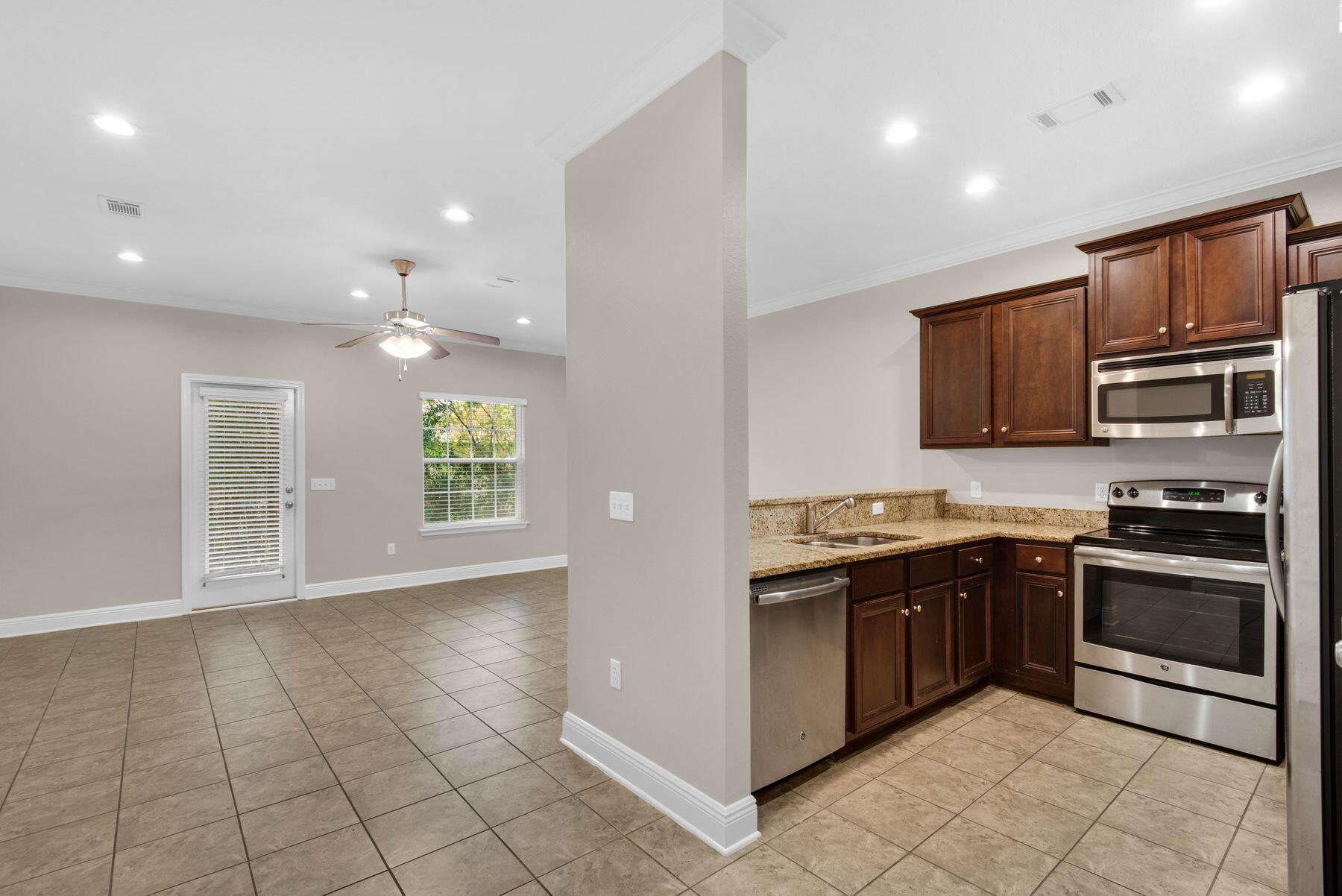 17 W Shady Oaks Lane UNIT C