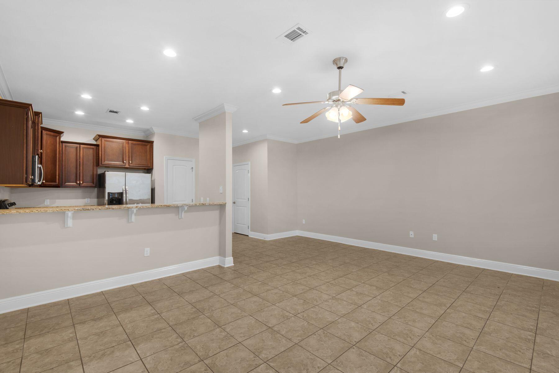 17 W Shady Oaks Lane UNIT C