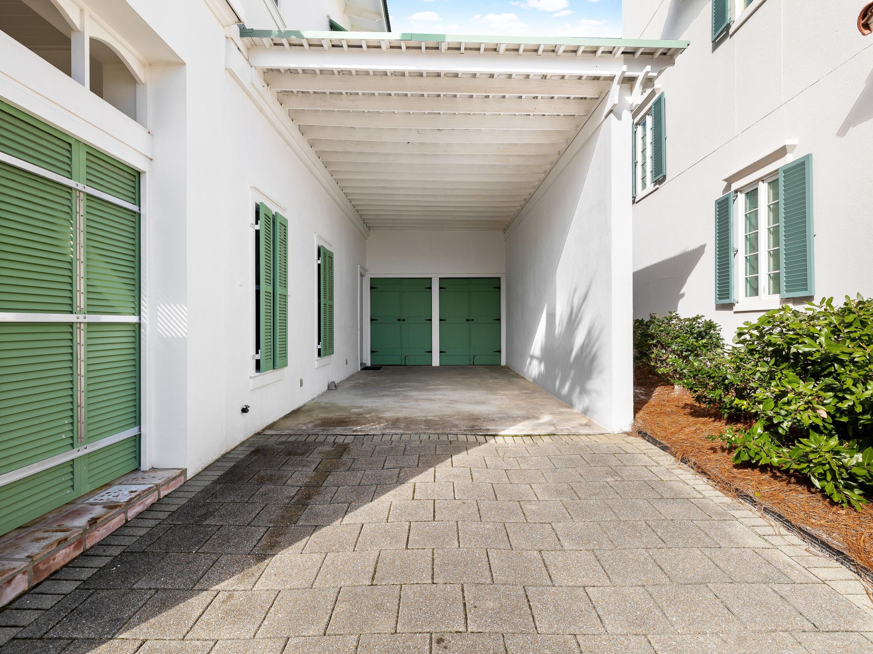 338 Rue Caribe