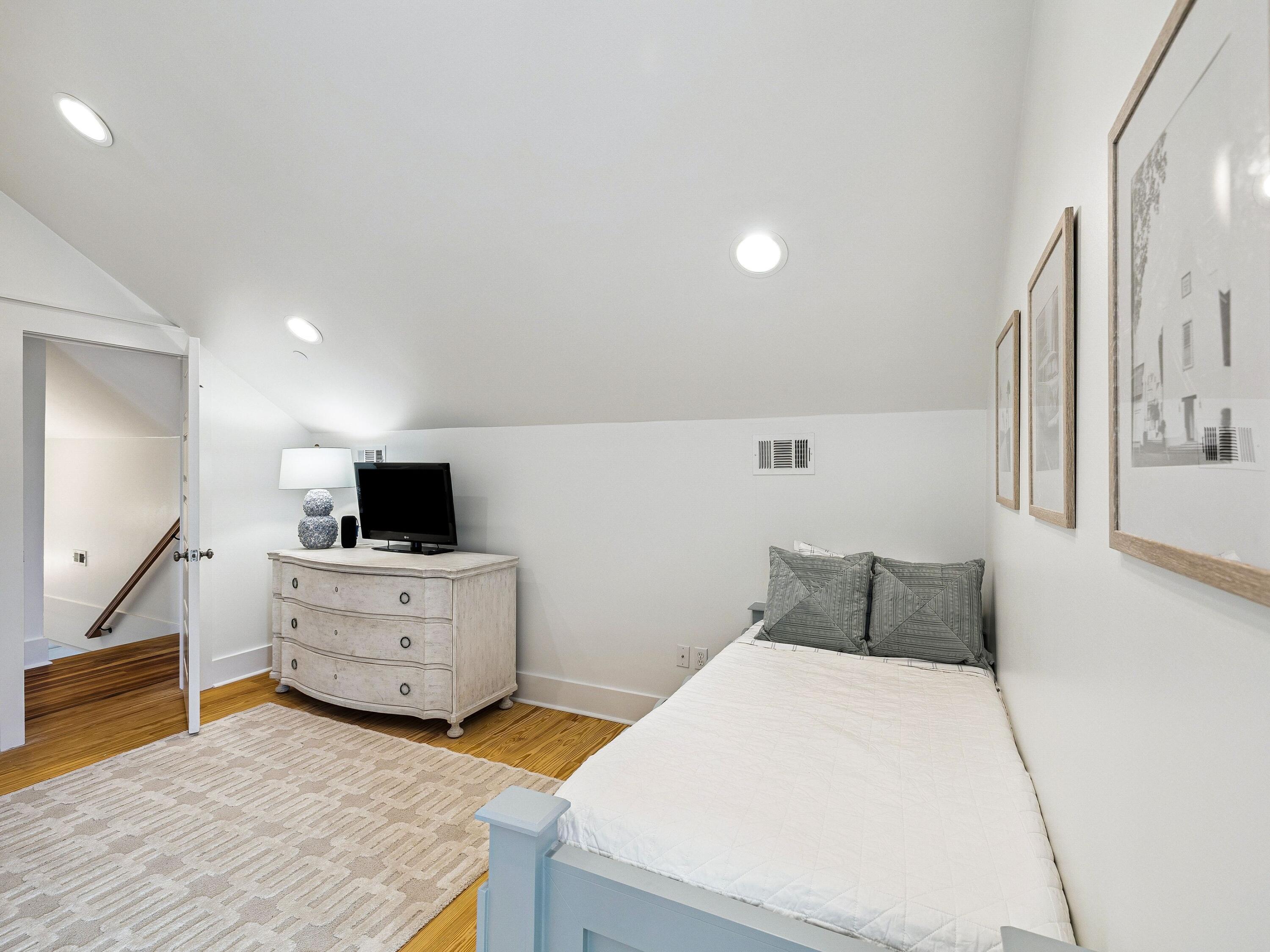 90 Silver Laurel Way