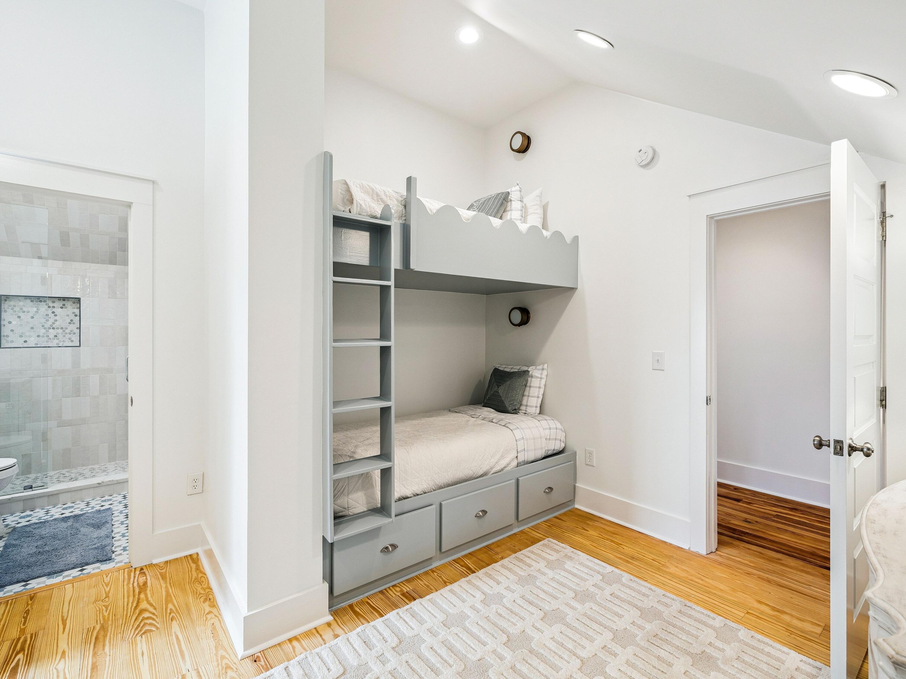 90 Silver Laurel Way