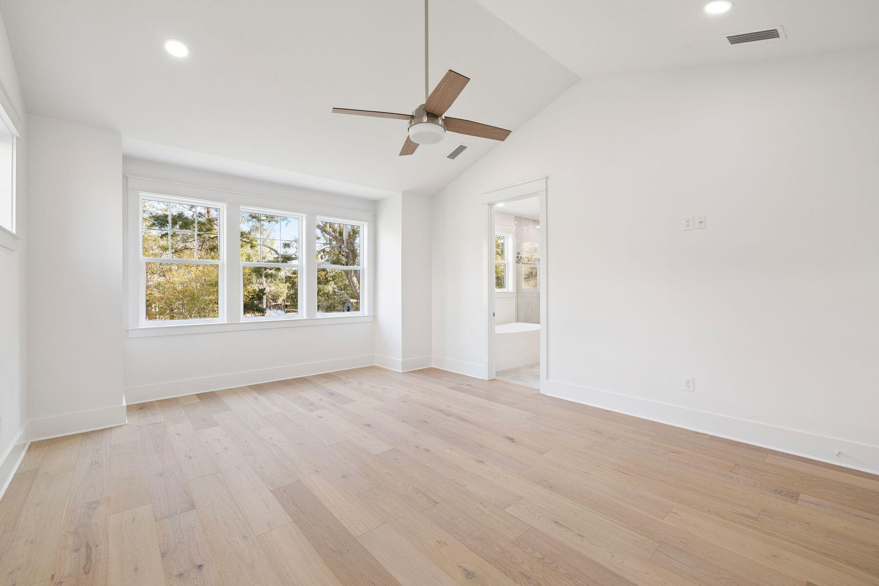 2015 W Hewett Road