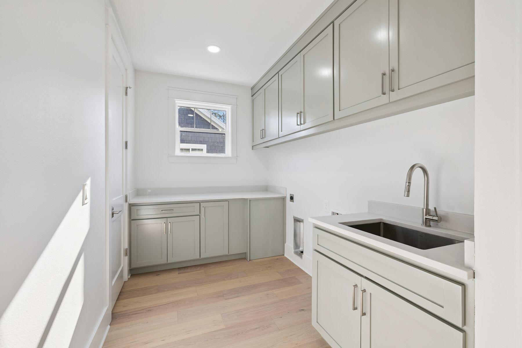 2015 W Hewett Road