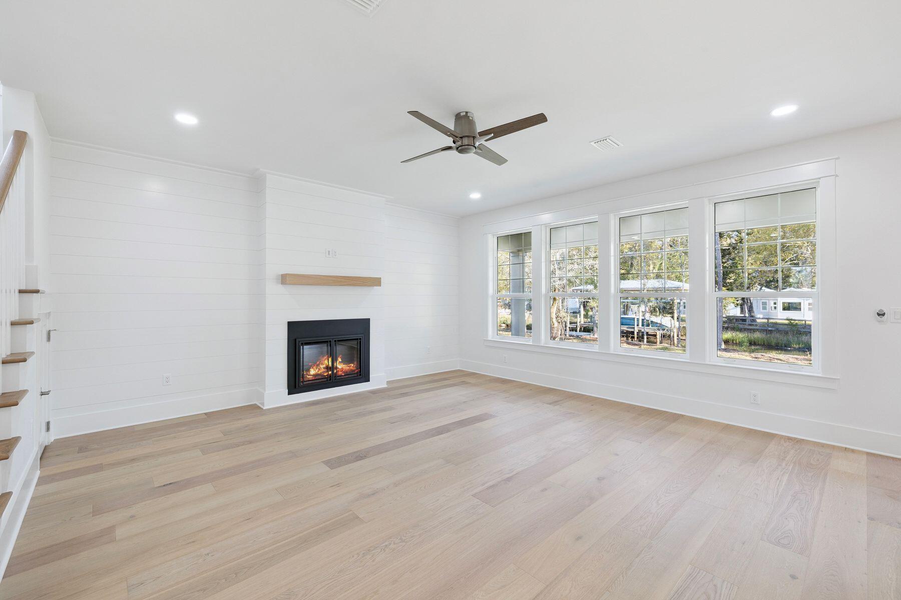 2015 W Hewett Road