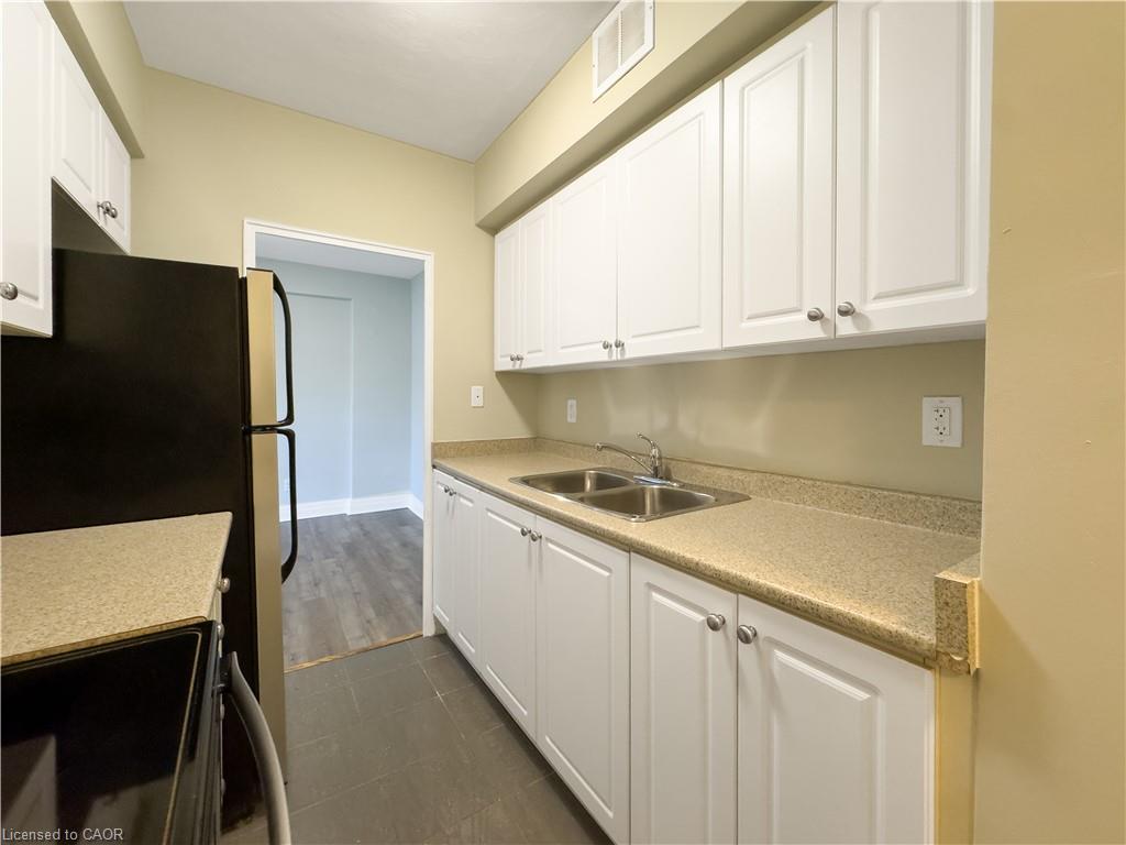 203-133 Herkimer Street Unit: 203