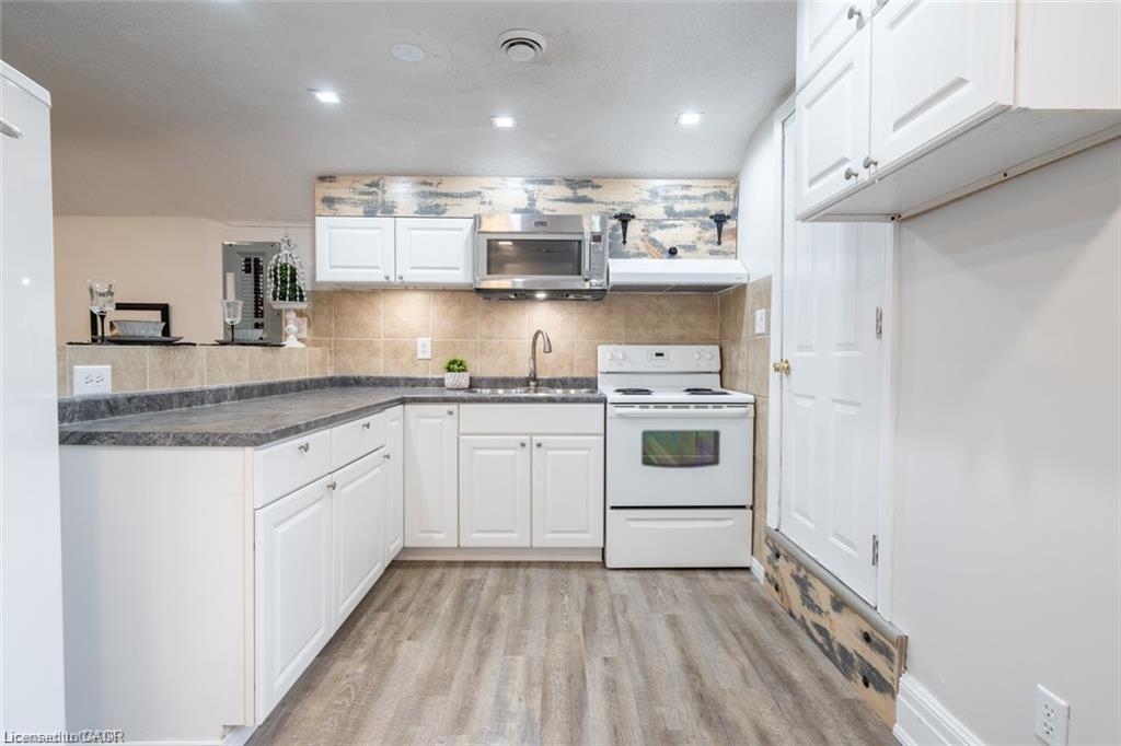 188 Sherman Avenue N Unit: Upper