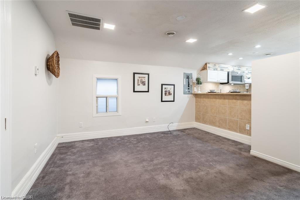 188 Sherman Avenue N Unit: Upper