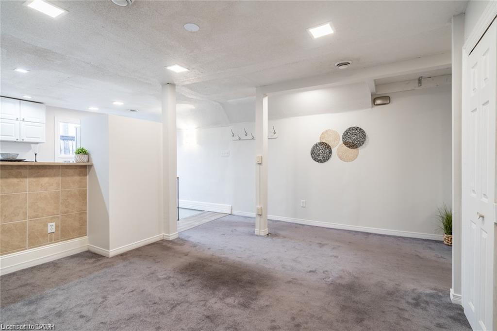 188 Sherman Avenue N Unit: Upper