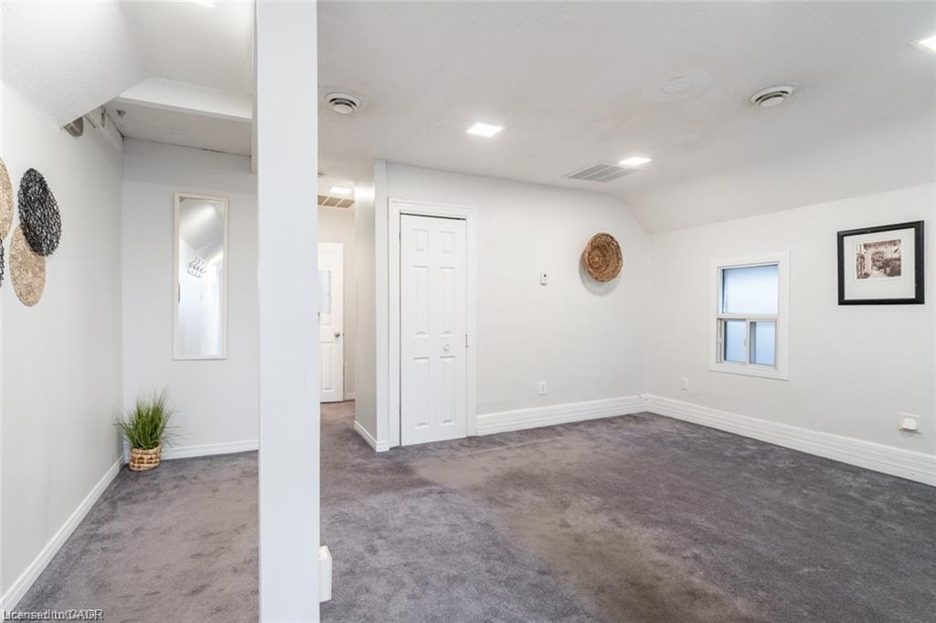 188 Sherman Avenue N Unit: Upper