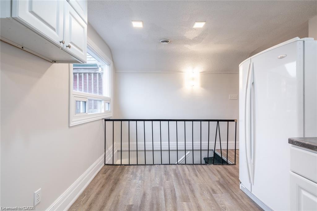 188 Sherman Avenue N Unit: Upper
