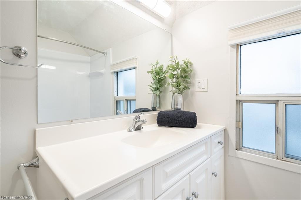188 Sherman Avenue N Unit: Upper