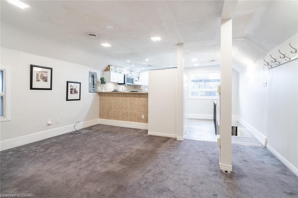 188 Sherman Avenue N Unit: Upper