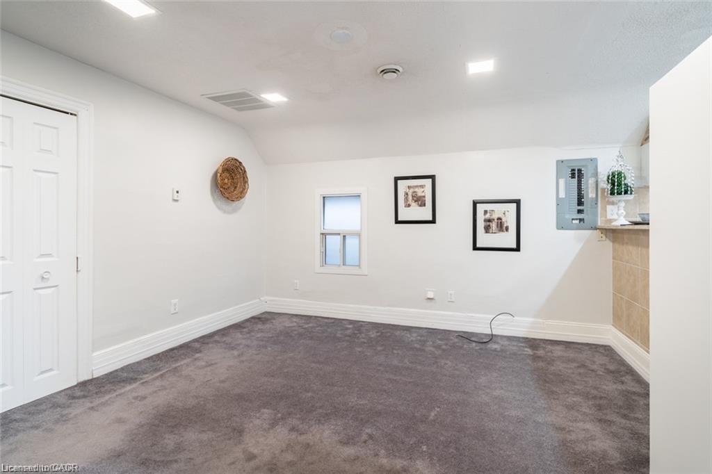 188 Sherman Avenue N Unit: Upper