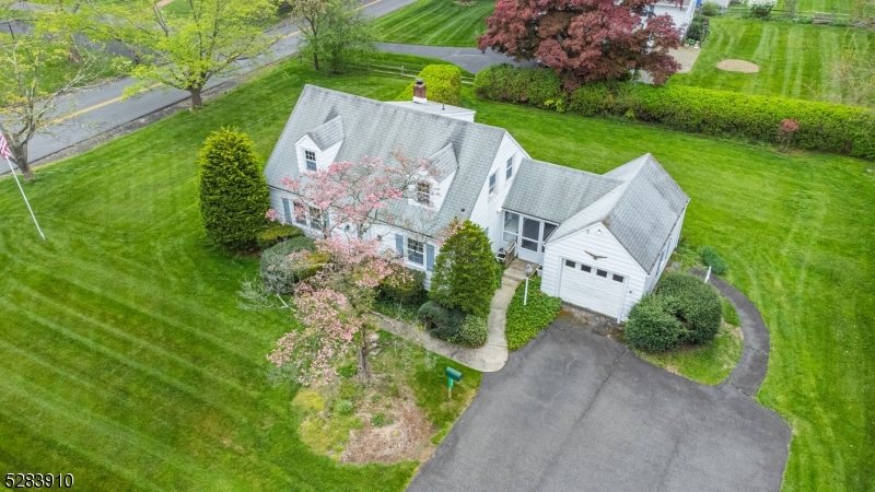 92 W Oak St