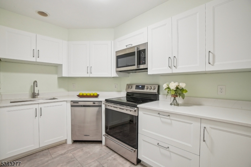 106 Jamestown Rd