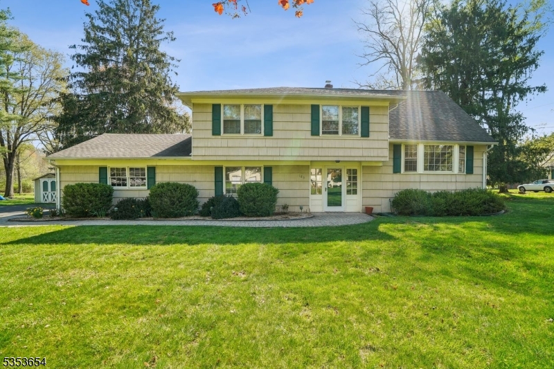 183 Riverside Dr