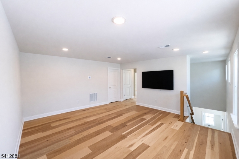 18 Whitaker Ln