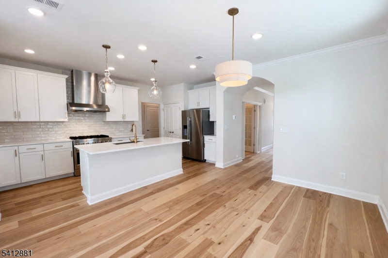18 Whitaker Ln