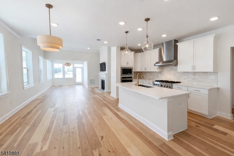 18 Whitaker Ln