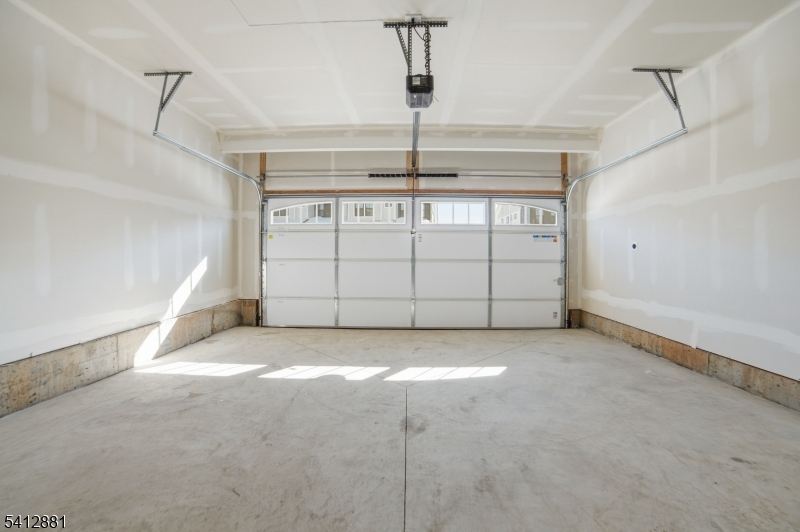 18 Whitaker Ln