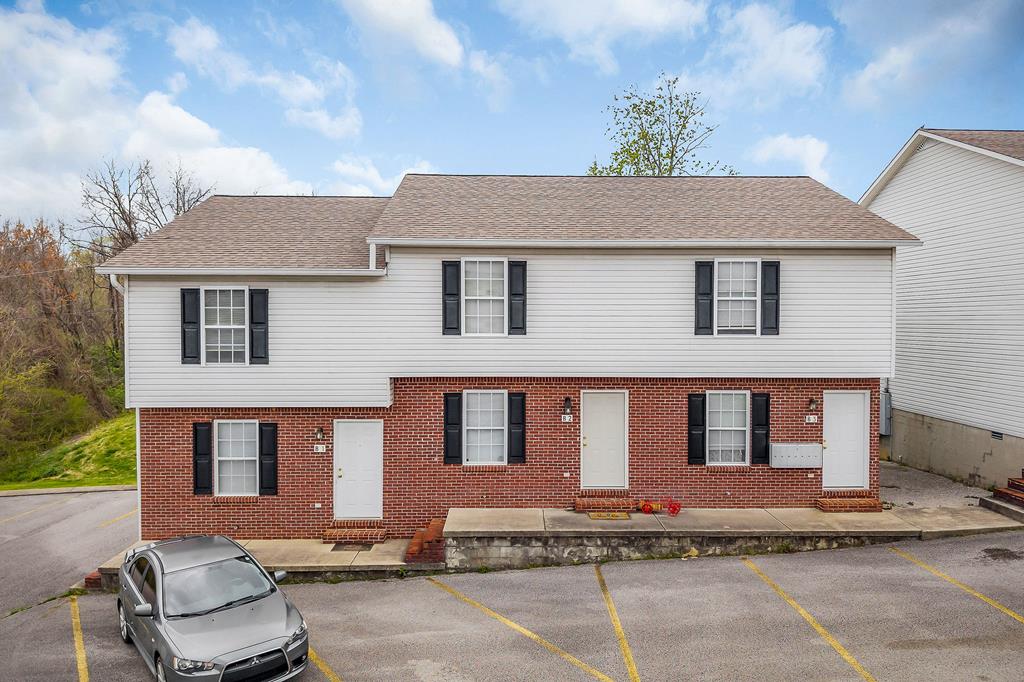 402/409 Blake Cir