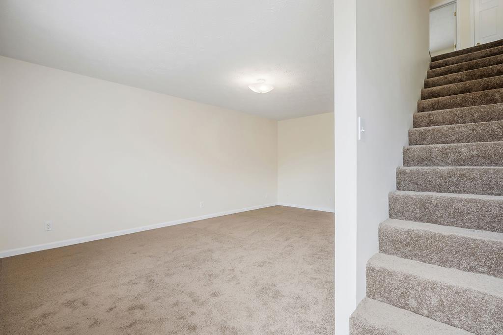 402/409 Blake Cir