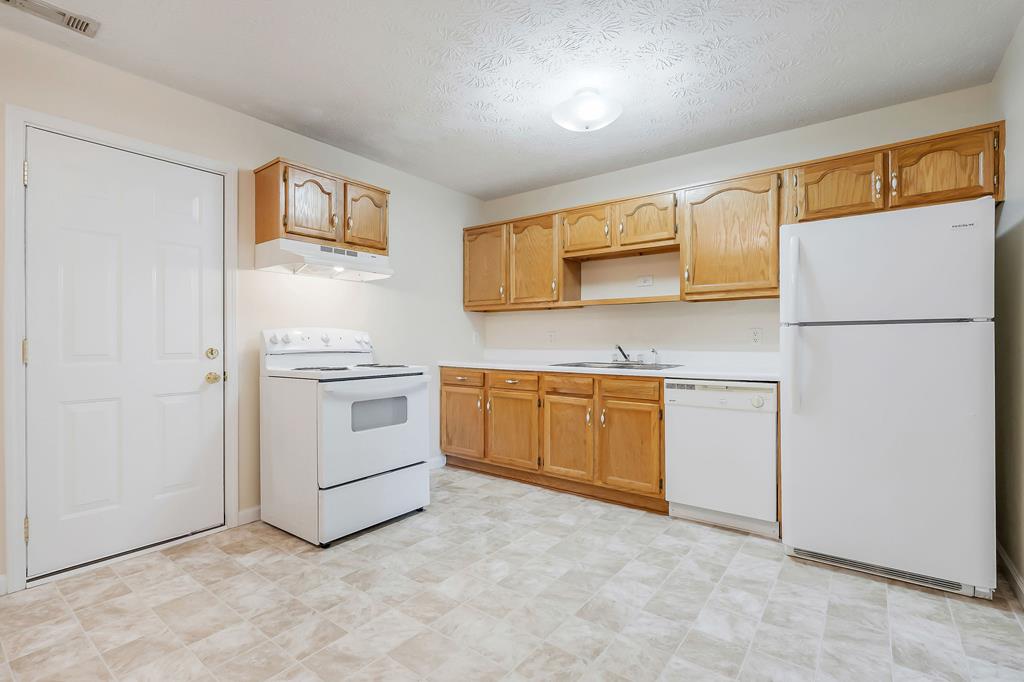 402/409 Blake Cir