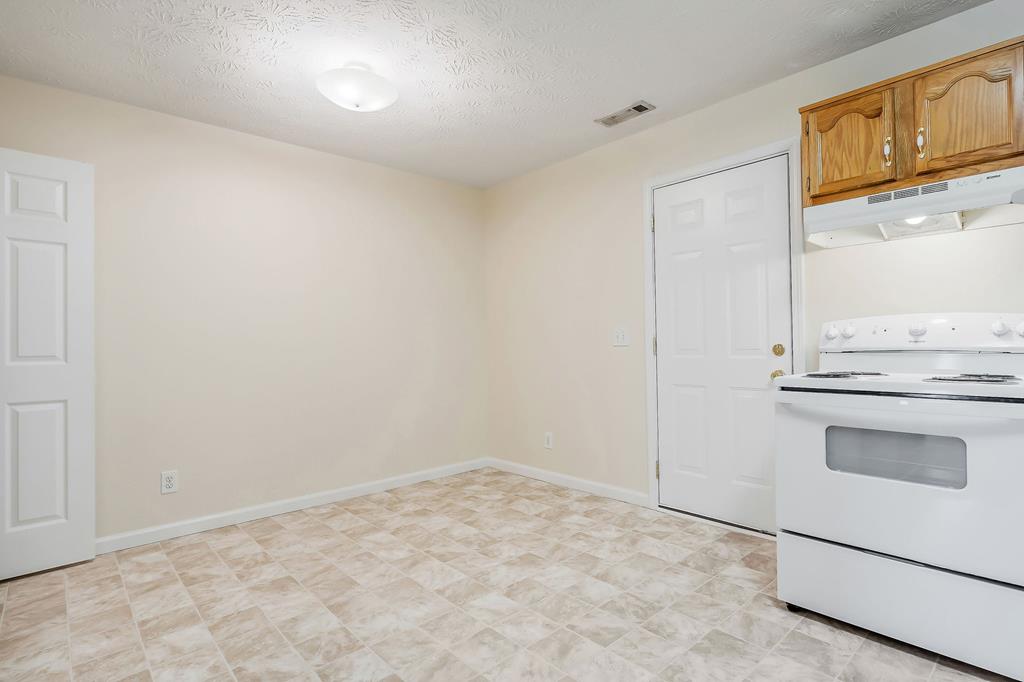 402/409 Blake Cir