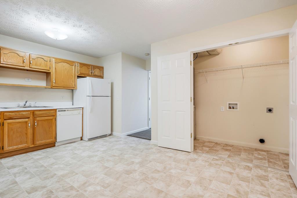 402/409 Blake Cir