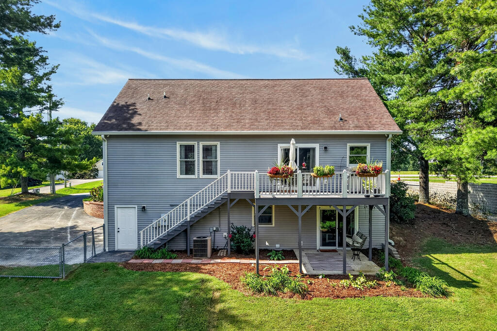 3405 Riveroaks Dr