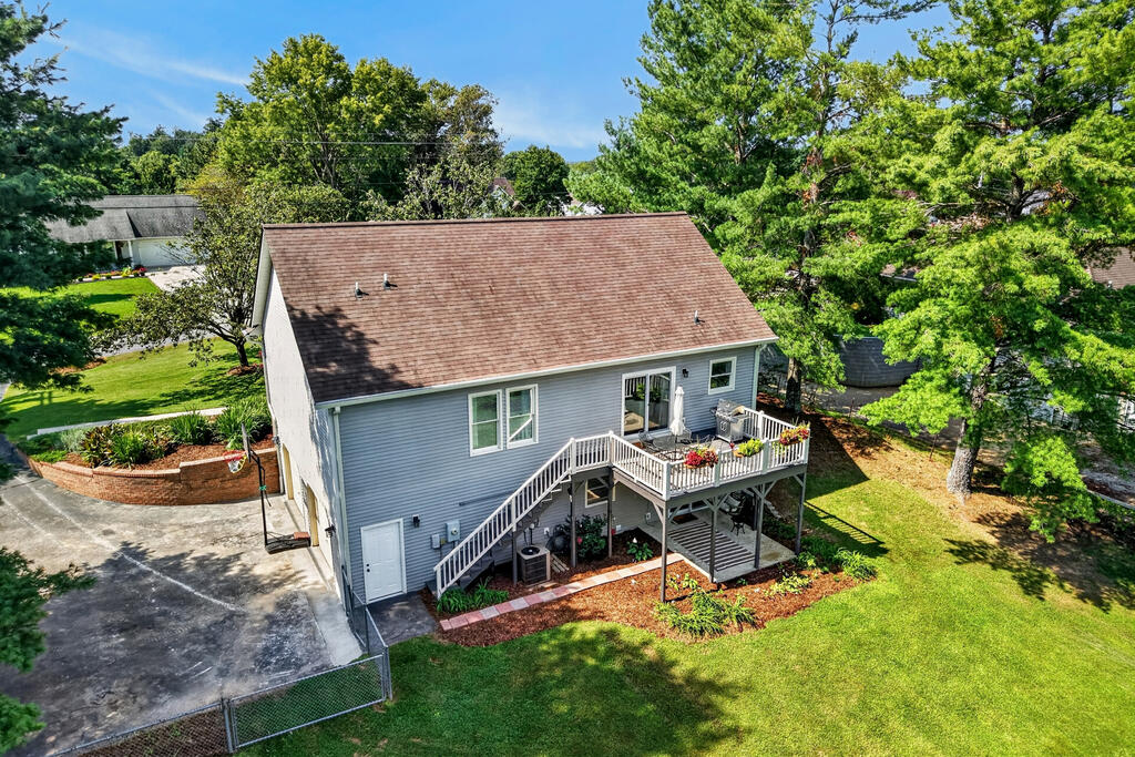 3405 Riveroaks Dr