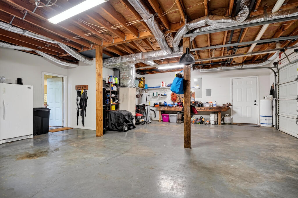 3405 Riveroaks Dr