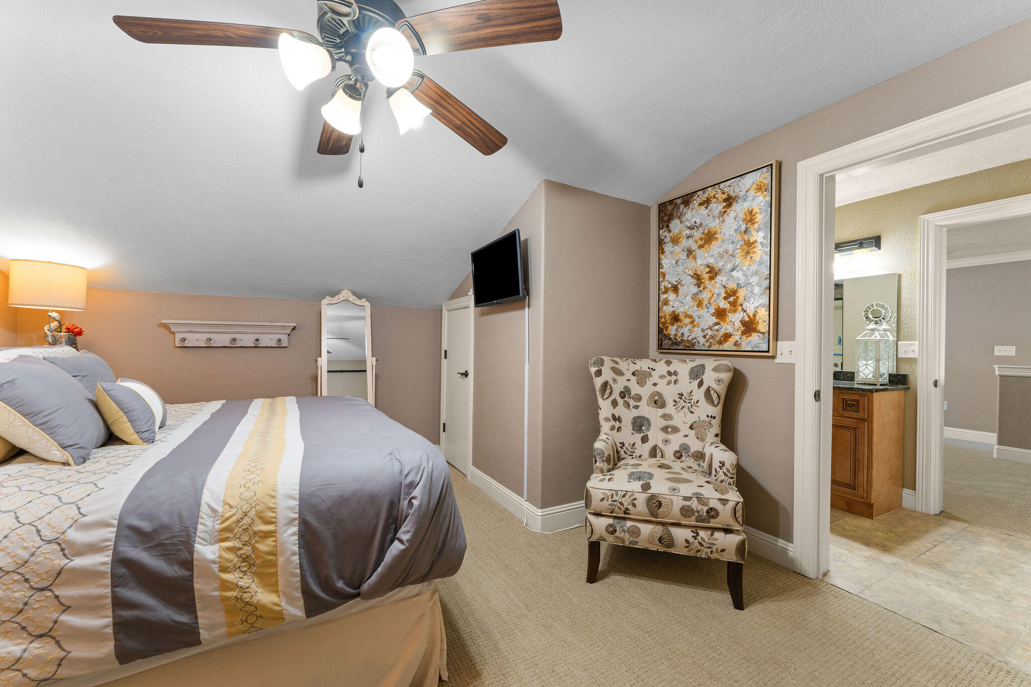 53 Royal Vista Drive Unit: 212