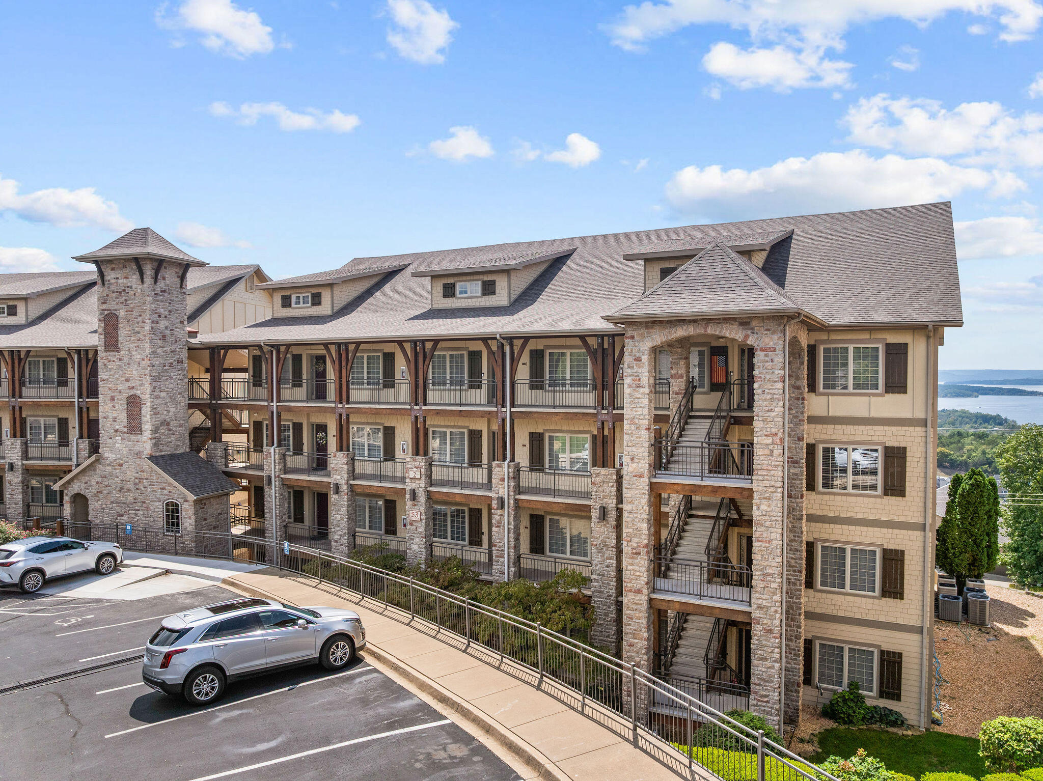 53 Royal Vista Drive Unit: 212