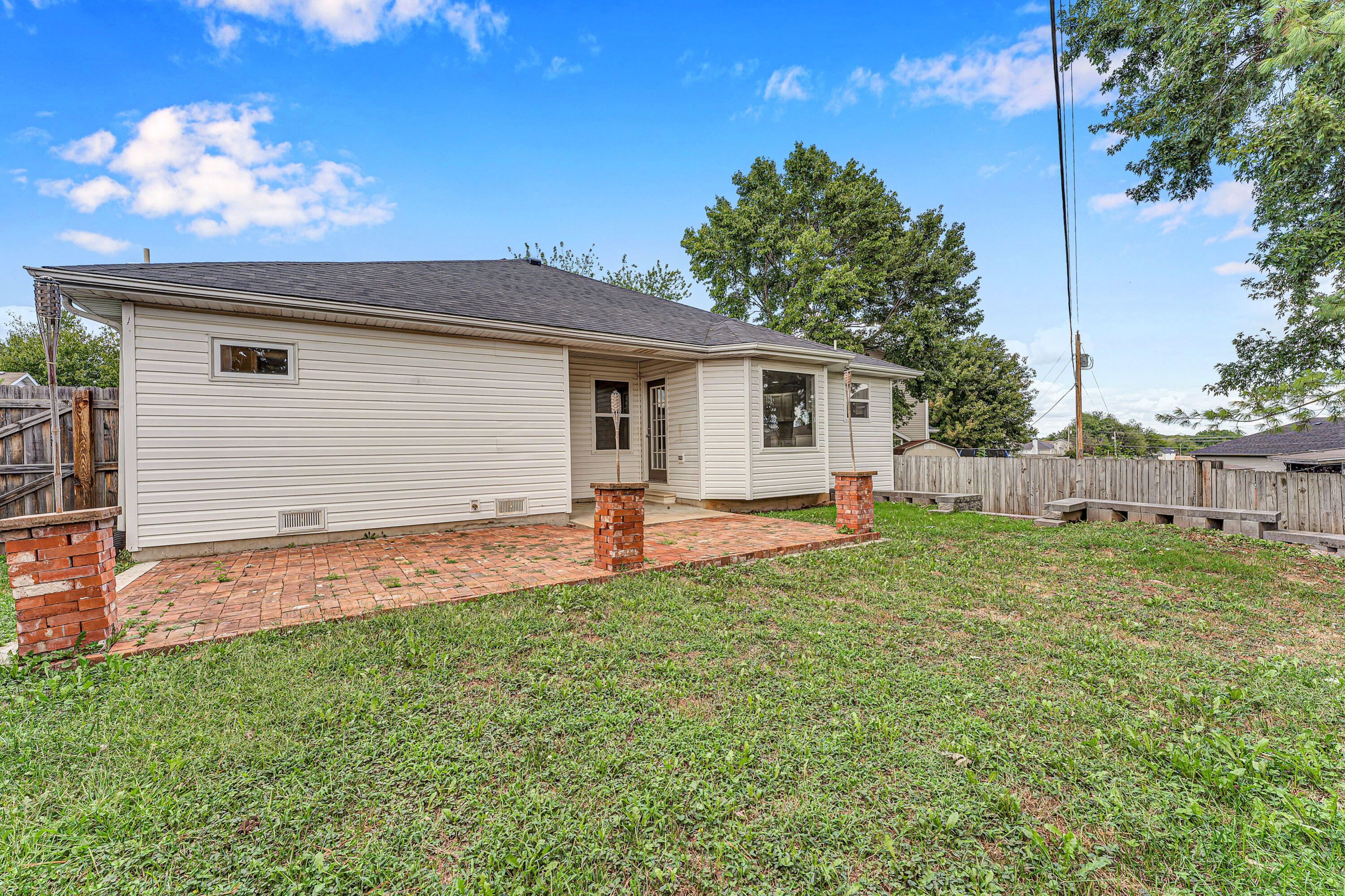 850 W Hickory Nut Court